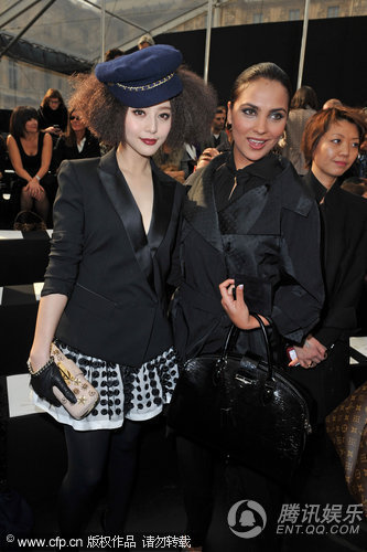 范冰冰观lv成衣秀靓丽潮爆 美到极限让洋妞失色