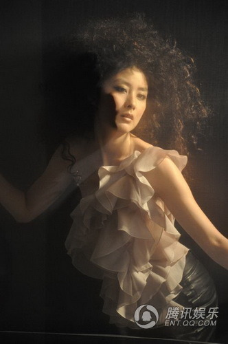 陈慧琳散发爱情能量