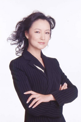 40岁女主播袁鸣香港喜得子 回避结婚不谈先生