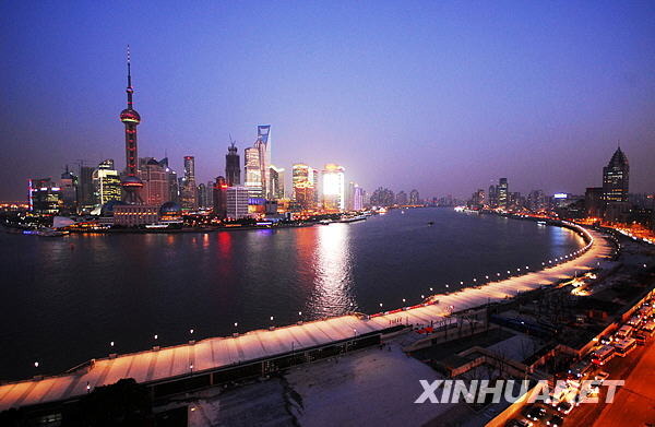 组图:新外滩开始夜景灯光调试 本月底将开放