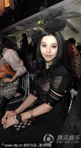 范冰冰戴名表欧洲炫富 穿透视装个性十足【图】