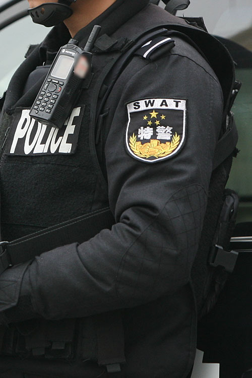 高清组图:2010年全国两会安保中的特警装备