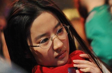 刘亦菲不畏严寒开工 母亲心疼爱女全程陪伴【图】