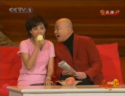 神秘男掷3万2购牛莉春晚大衣 善款悉数捐赠【图】