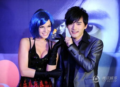 黄阅变犀利哥遭辣妹挑逗 澄清张国荣遗作风波