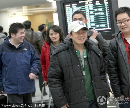 王宝强现身机场 穿朴素羽绒服平易近人【图】