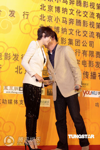 孙俪黑白配帅气可爱 只谈电影避免婚事【图】