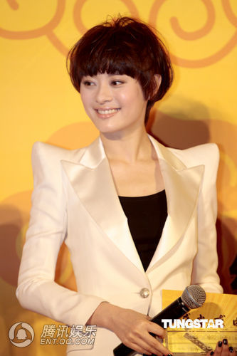 孙俪黑白配帅气可爱 只谈电影避免婚事【图】