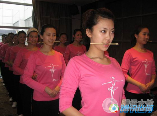 甜美的秘密 揭秘<em>上海</em>世博小姐微笑培训_女性_