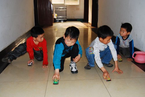 湖南郴州血铅中毒儿童接受住院治疗(组图)