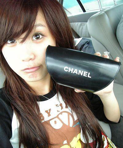 女孩自称上海大学校花 一周与男 网友约会 五次