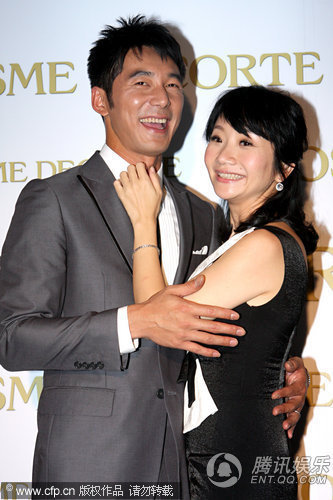 陶晶莹、李李仁首次联袂代言 亲密接触流露爱意