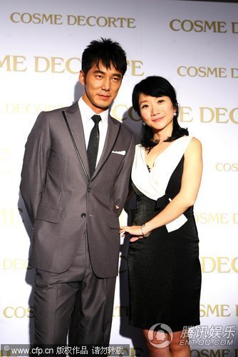 陶晶莹、李李仁首次联袂代言 亲密接触流露爱意