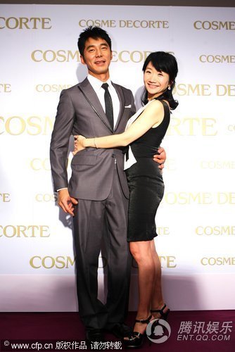 陶晶莹、李李仁首次联袂代言 亲密接触流露爱意