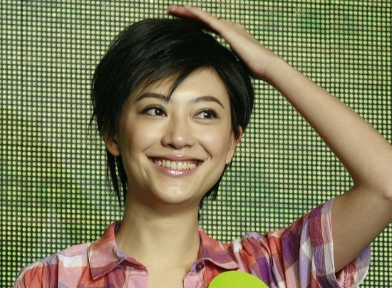 应采儿婚后帅气亮相 否认要退出娱乐圈