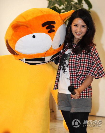 何洁出新书称28岁要结婚 自曝想做辣妈喜欢胡军【图】