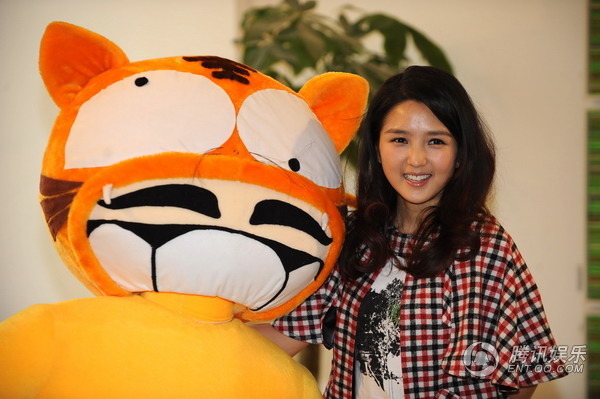 何洁出新书称28岁要结婚 自曝想做辣妈喜欢胡军【图】