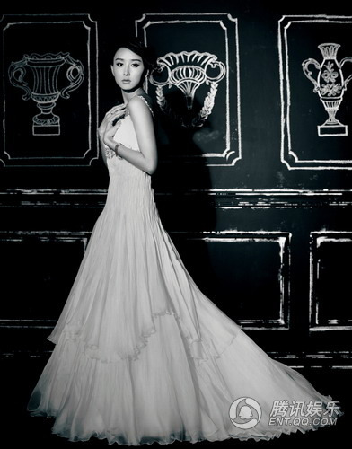 胡静孕后演绎蜕变神话 优雅登时尚杂志封面【图】