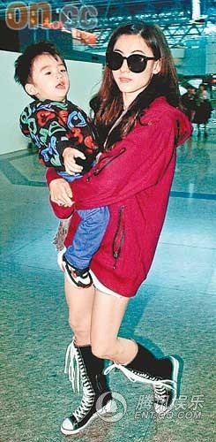 谢霆锋牵陈奕迅谈心事 难忘公园谈情往事【图】