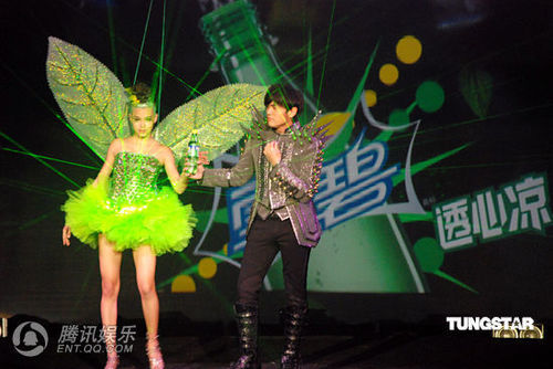 周杰伦沪上4d钢琴秀 敢做敢为佩服lady gaga【图】