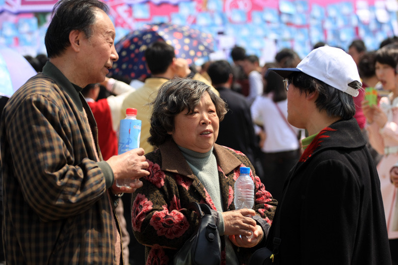 大楚网MISS YOU万人樱园相亲[高清组图2]