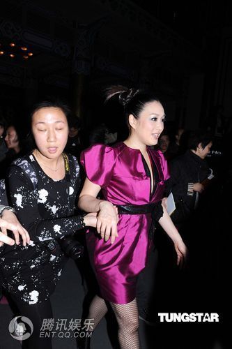 赵雅芝牵手丈夫秀恩爱 钟丽缇秀完美身材【图】