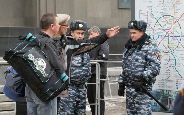 俄罗斯警方将卢比扬卡站封锁.