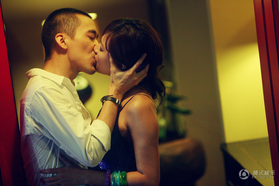 高清:《杜拉拉》徐静蕾携手黄立行<em>激情</em>肉搏_电