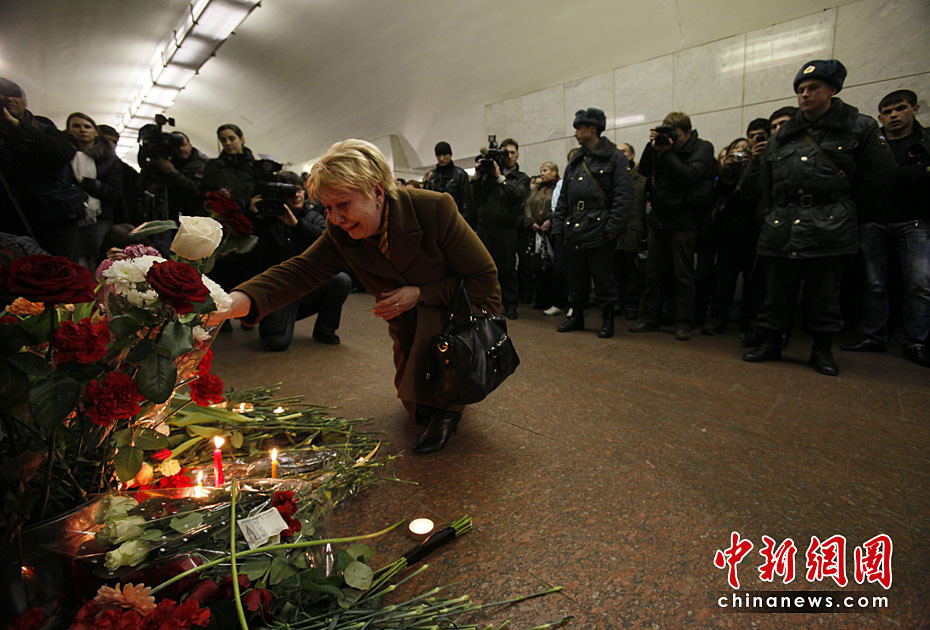 【双语组图】莫斯科地铁连环爆炸震惊俄罗斯; 莫斯科不相信眼泪!