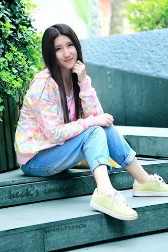 武汉美女天地街拍养眼丝袜最美女美眉同学h图片
