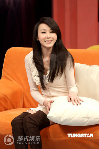 萧蔷称<em>喜欢</em>儒雅男子 何洁自曝曾被猥琐男<em>揩油</em>