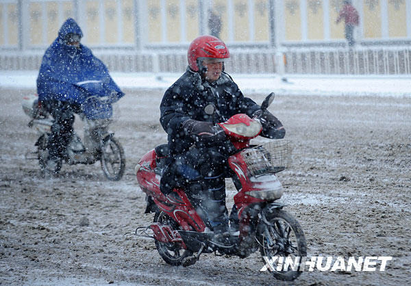 图集:寒潮齐袭北方 北京降59年同期最大暴雪