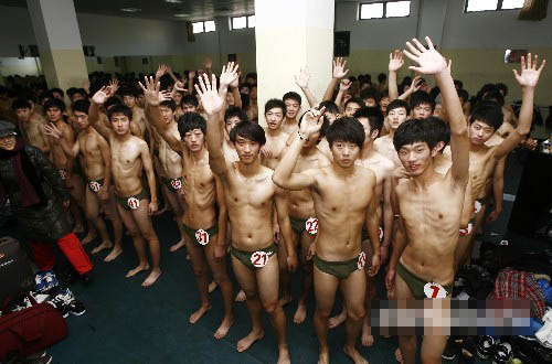 数百名高校模特参加<em>空姐空少</em>选拔_女生日记_