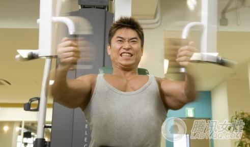 男人<em>如何</em>迅速<em>锻炼</em>出大<em>胸肌</em>_<em>女性</em>_腾讯网
