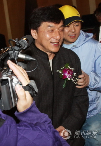 成龙出任“母亲水窖”爱心大使 痛斥年轻人浪费【图】