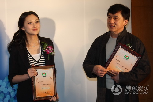 成龙出任“母亲水窖”爱心大使 痛斥年轻人浪费【图】