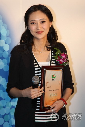 成龙出任“母亲水窖”爱心大使 痛斥年轻人浪费【图】