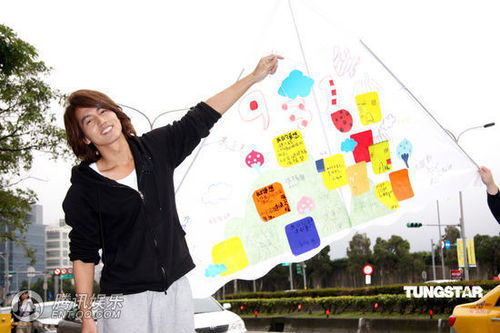 言承旭第一次过儿童节 捐30万善款资助弱势儿童【图】