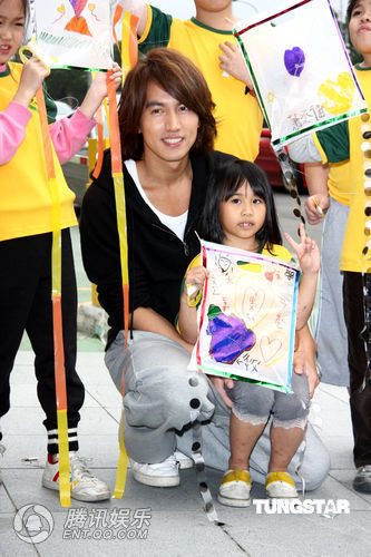 言承旭第一次过儿童节 捐30万善款资助弱势儿童【图】