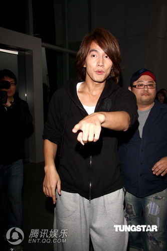 言承旭第一次过儿童节 捐30万善款资助弱势儿童【图】