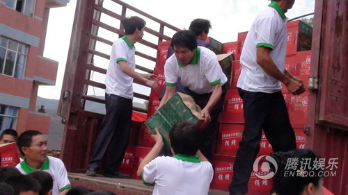 范冰冰工作室“甘霖行动” 捐三十万赴灾区送水【图】