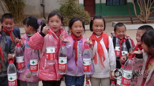范冰冰工作室“甘霖行动” 捐三十万赴灾区送水【图】