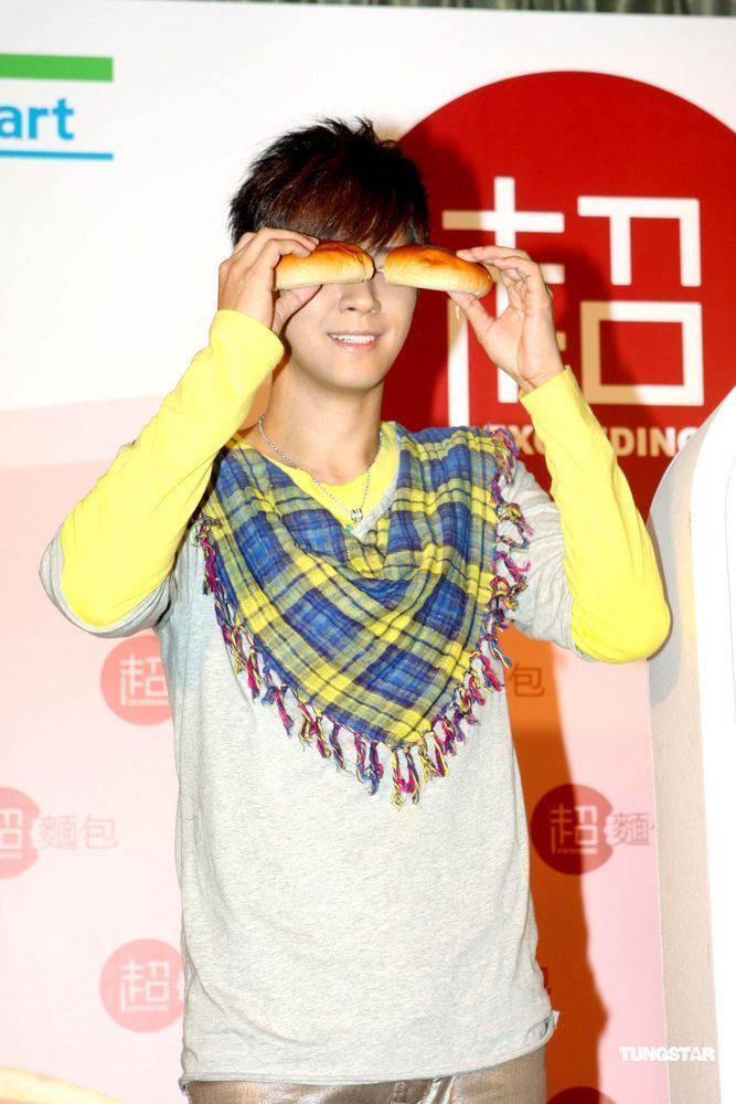 高清:罗志祥秀面包舞 为拍广告连吃50个面包【图】