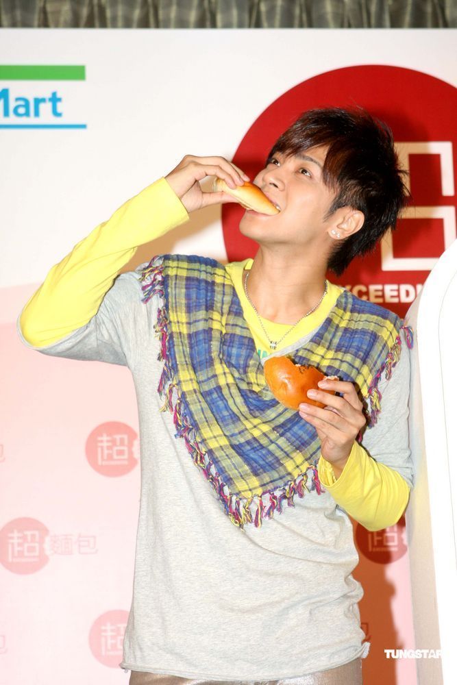 高清:罗志祥秀面包舞 为拍广告连吃50个面包【图】