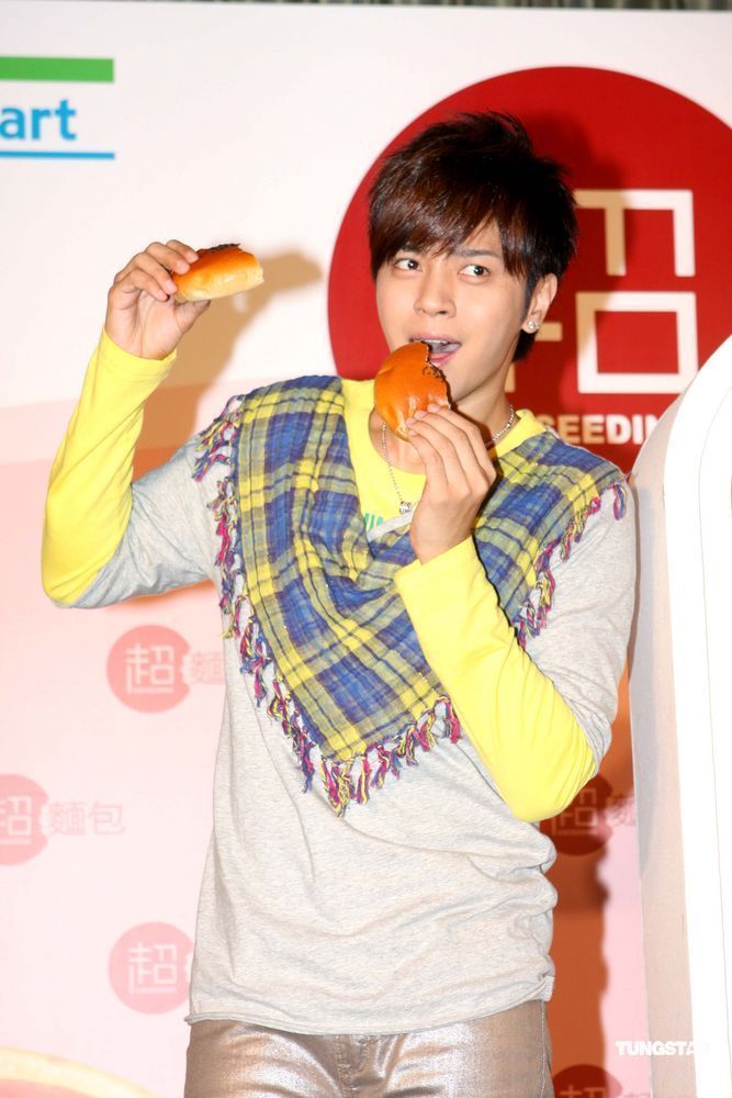 高清:罗志祥秀面包舞 为拍广告连吃50个面包【图】
