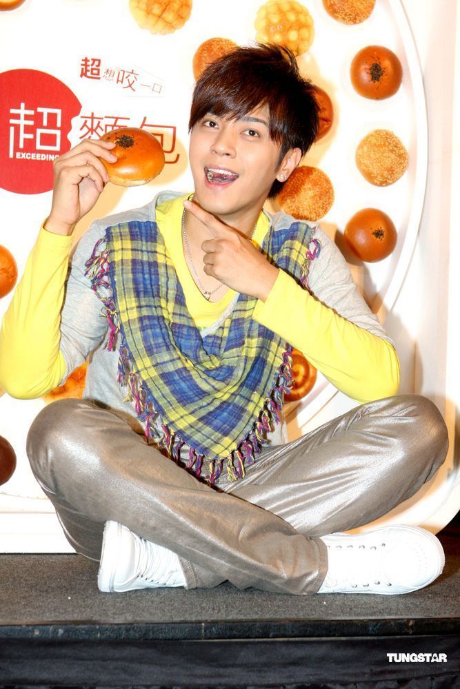 高清:罗志祥秀面包舞 为拍广告连吃50个面包【图】