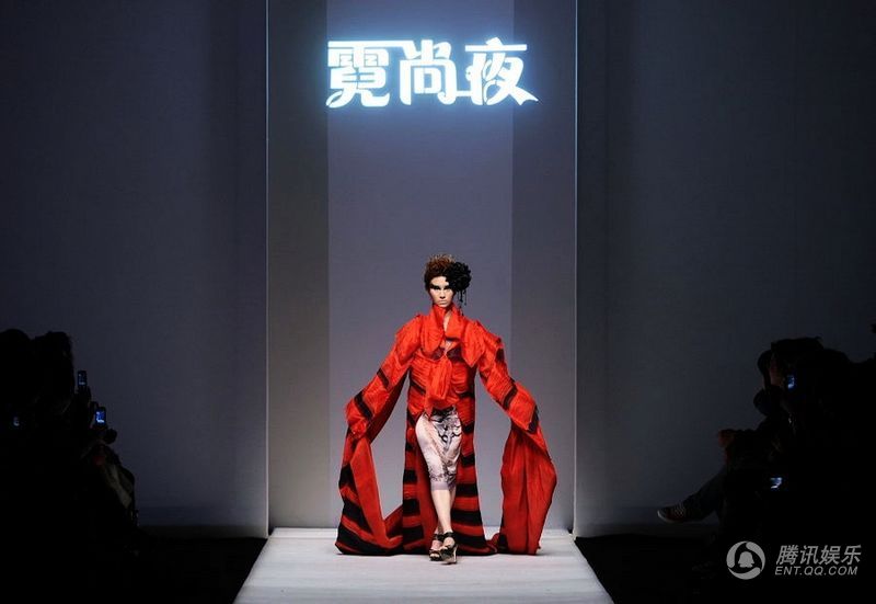 尚雯婕上海时装周压轴走秀 首登t台艳压超模【图】