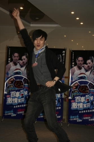 足球宝贝雨中集结_新闻_腾讯网