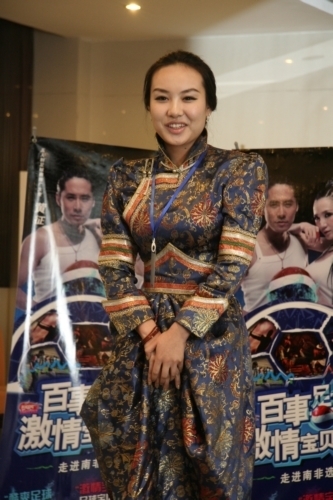 足球宝贝雨中集结_新闻_腾讯网