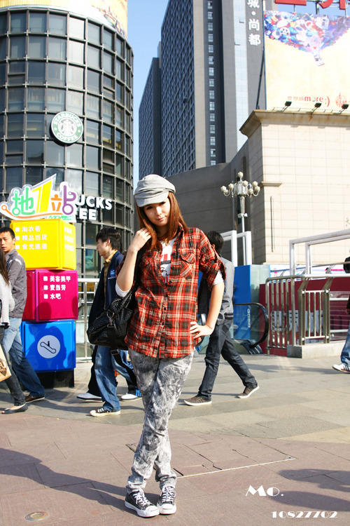 四城街拍丝袜美女+江城搜街光谷开战(组图)